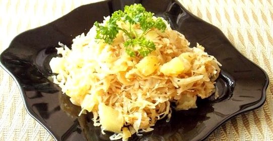 Капуста тушеная с ананасами и курицей