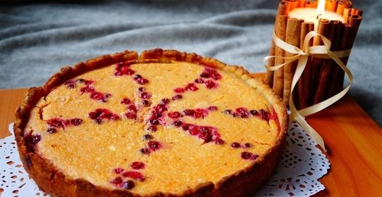 Тыквенный пирог с клюквой