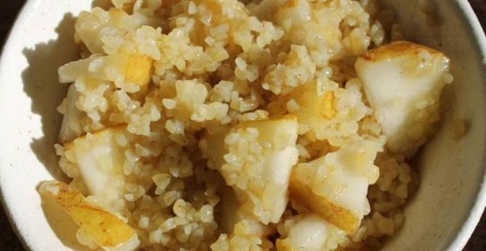 Медовая каша из булгура с грушей