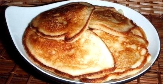 Творожные оладьи с грушами