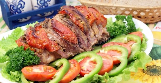 Мясо с томатами в духовке