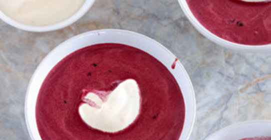 Суп из черники с вином и кардамоном