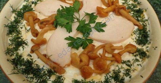 Салат куриный с грибами Уральская шкатулка