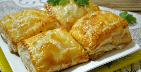 Пирожки с капустой из слоеного бездрожжевого теста