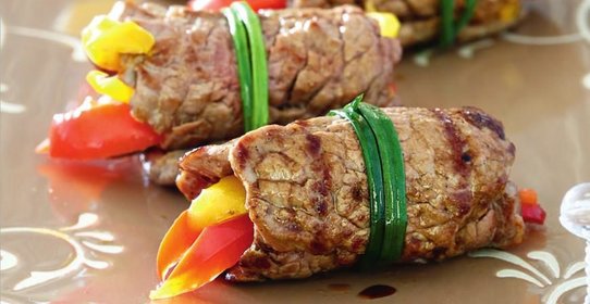 Рулетики из говядины со сладким перцем