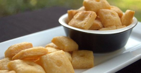 Сырные крекеры