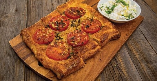 Томатный тарт с фетой и тархуном