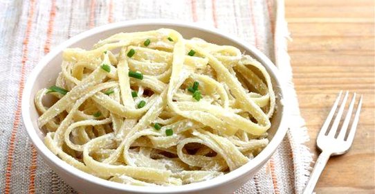 Вегетарианская паста Феттучини Альфредо