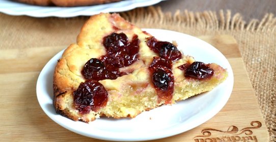 Песочный пирог с вишней