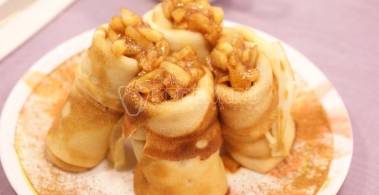 Блинчики с яблоками и корицей