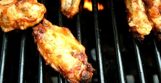 Куринные крылышки-чили и кукурузой по‑мексикански