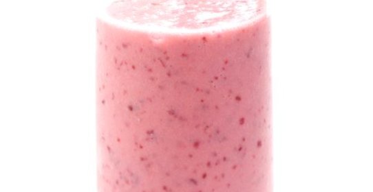 Розовый банановый смузи