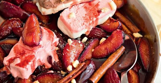 Печеные сливы с заливкой из квасного сусла и меда