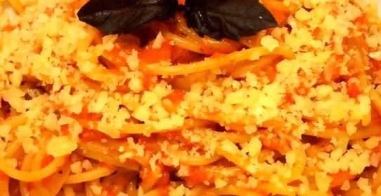 Спагетти с соусом из печеных перцев