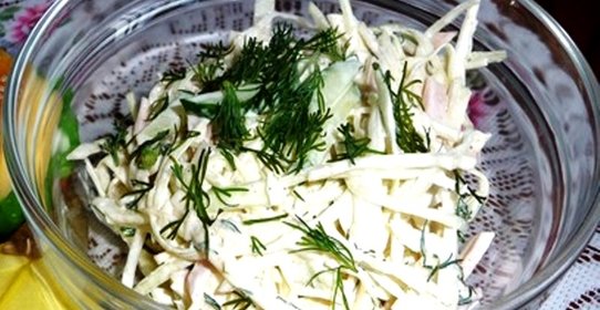 Салат капустный с колбасой