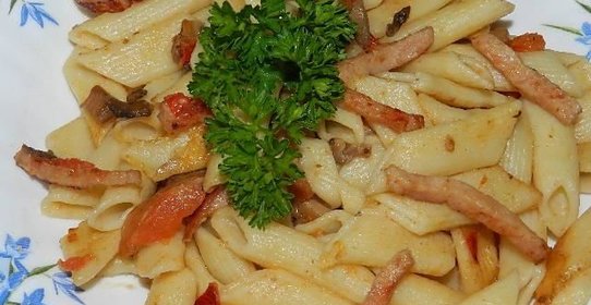 Макароны с ветчиной и шампиньонами