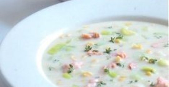 Похлебка из лосося, порея и кукурузы