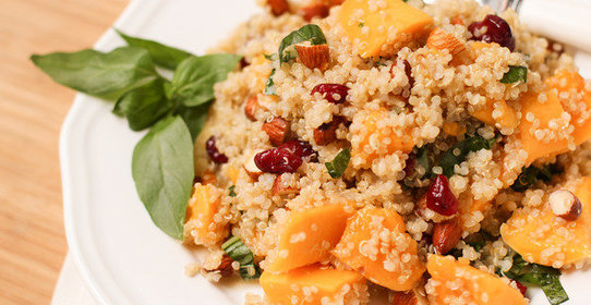 Салат из киноа с манго