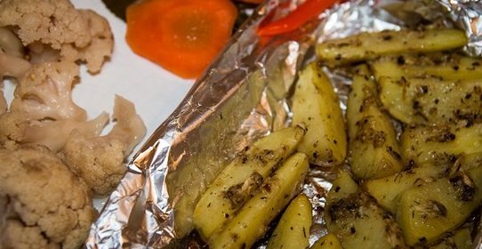 Картофель по-деревенски с чесноком