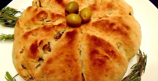 Быстрый хлеб с оливками и розмарином