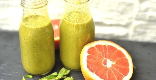 Смузи с грейпфрутом, мятой и огурцом