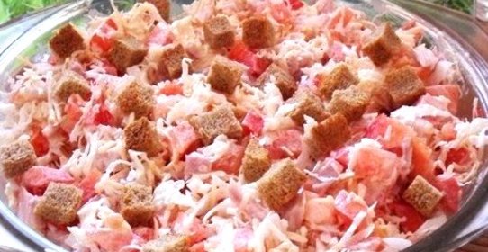 Салат из копченой курицы с овощами