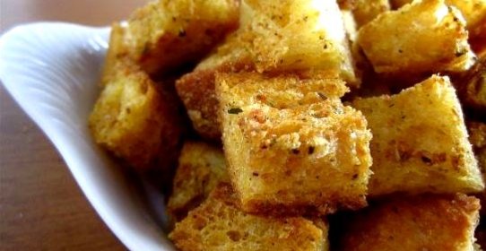 Домашние сухарики из белого хлеба