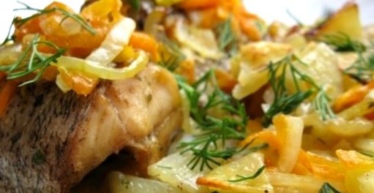 Щука в духовке с картошкой