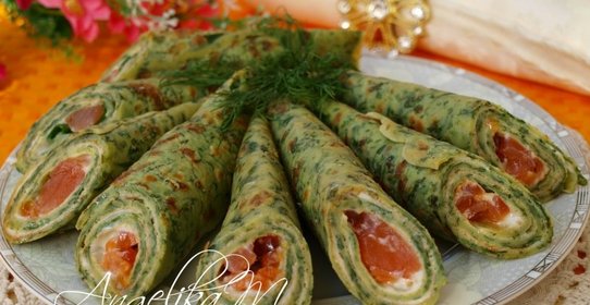 Шпинатные блинчики с красной рыбой и икрой