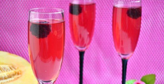 Компот из дыни и ежевики