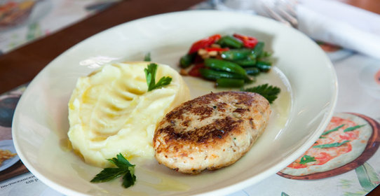 Рыбные котлеты со сложным гарниром