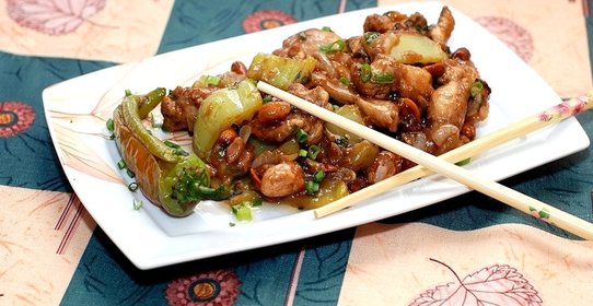 Курица с арахисом
