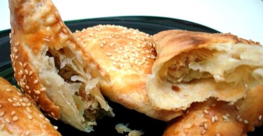 Слоёные пирожки из домашнего теста