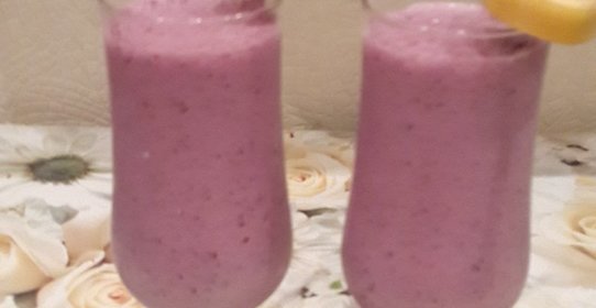 Молочный коктейль с черной смородиной