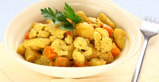 Куриные бедрышки с овощным рагу