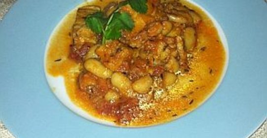 Рыба с томатами и фасолью