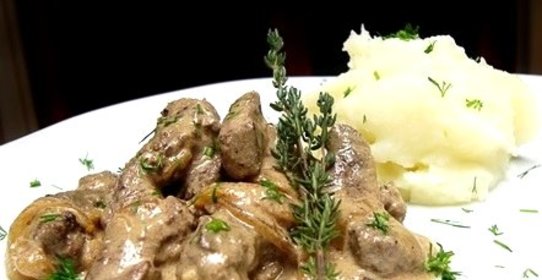 Куриная печень, жареная в сметане