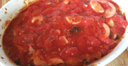 Куриное филе, запеченное в томатном соусе