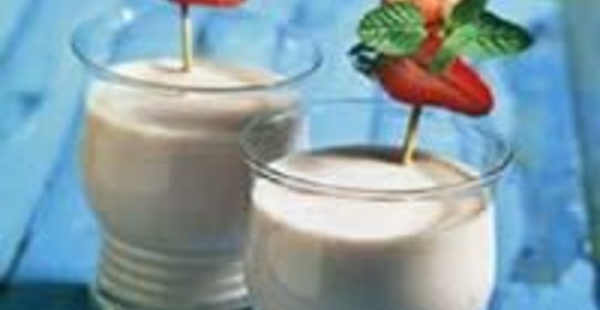 Клубничный коктейль с кардамоном