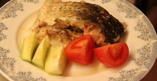 Рыба запеченная в сметанном соусе