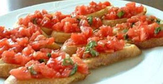 Брускетта с сальсой из помидоров