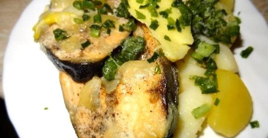 Запеченая горбуша с картофелем