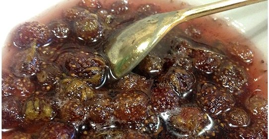 Земляничное варенье с хвостиками