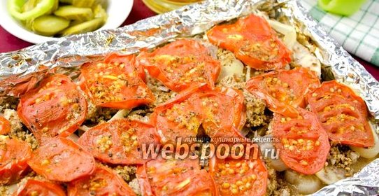 Куриное филе с овощами и орехами