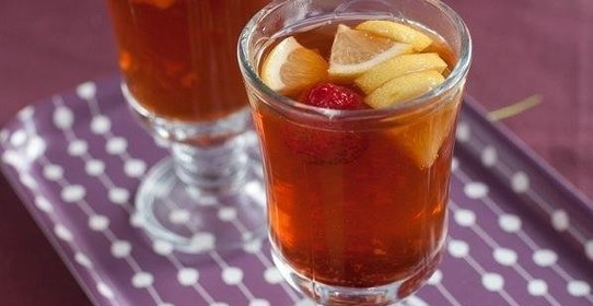 Имбирный чай с клубникой