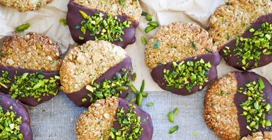 Овсяное печенье с миндалем и фисташками