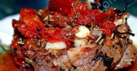 Мясо по французски с помидорами и картошкой