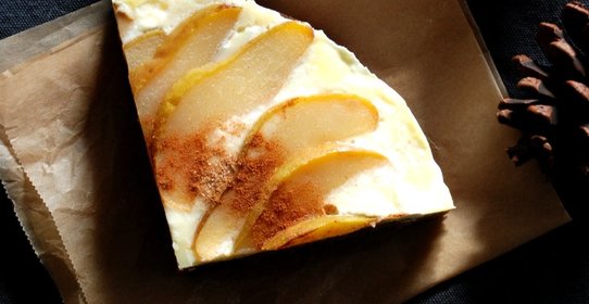 Кофейный торт с медовой грушей