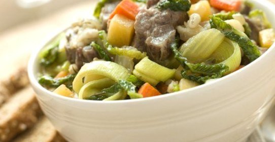 Салат из телятины с луком, морковью и сельдереем