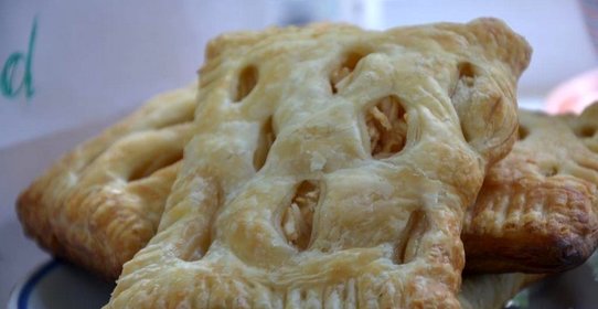 Слойки яблочные